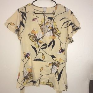 💛A New Day - Cream Floral low -Cut Ruffle Top 💛